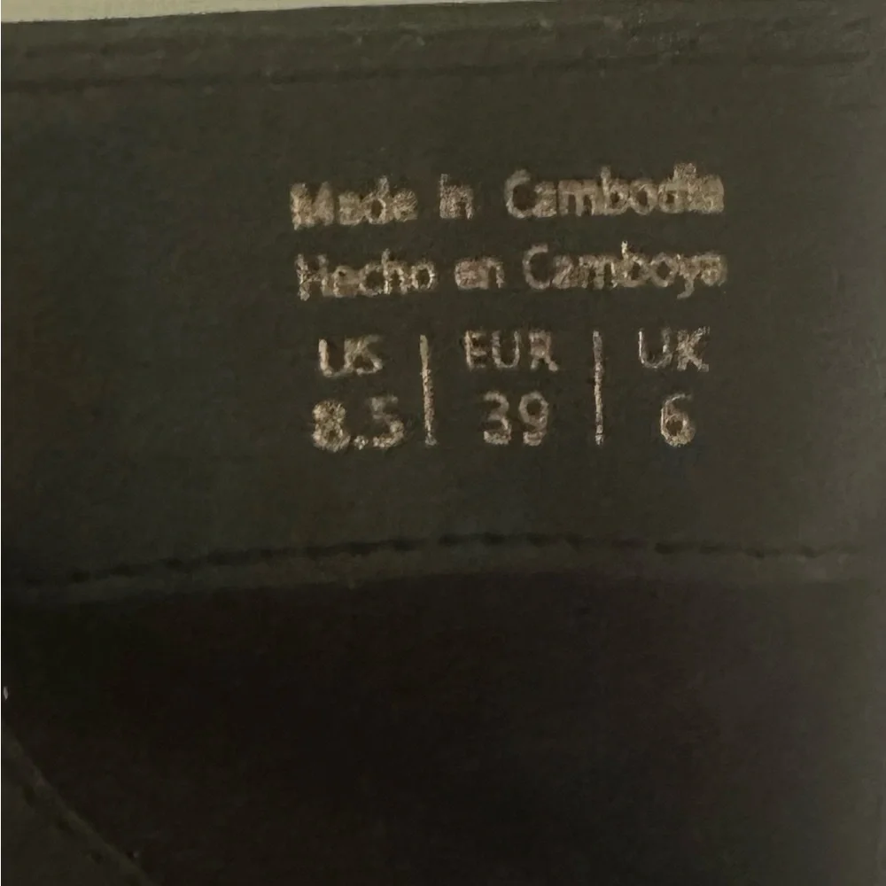 Aldo details almond
